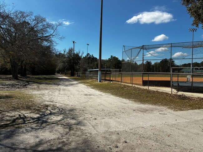 Building Photo - 314 Celery Ave S