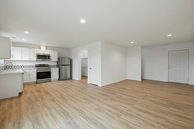 Building Photo - 2813 W Marina Dr