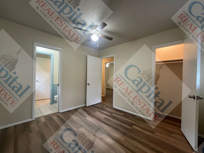 Building Photo - Adorable Home