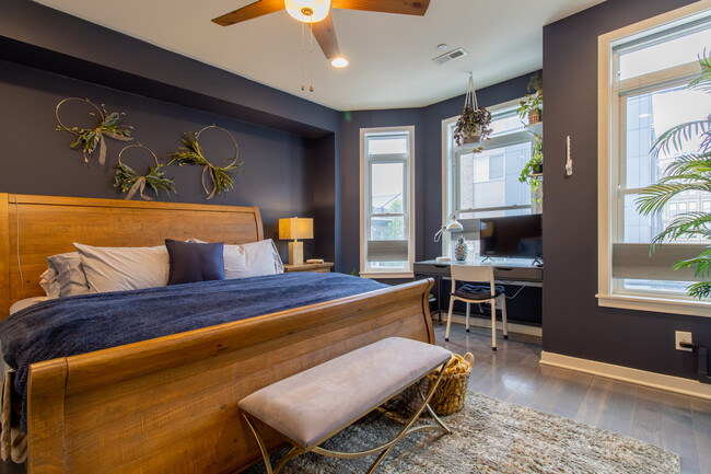 Very large second floor room (shown with king bed and desk) - 1910 Reed St