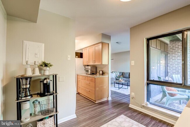 Building Photo - 11260 Chestnut Grove Square