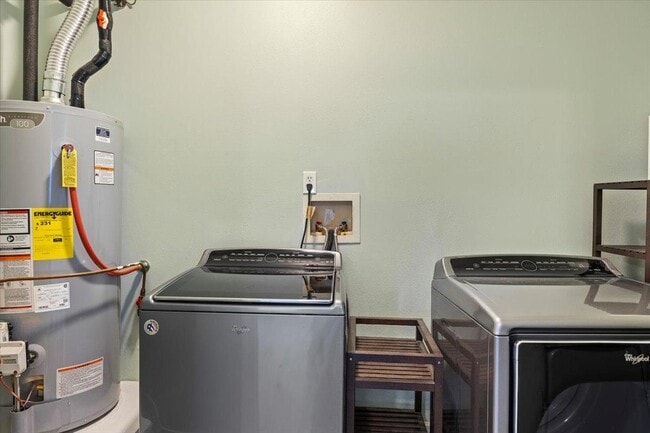 Building Photo - 8665 El Paseo St