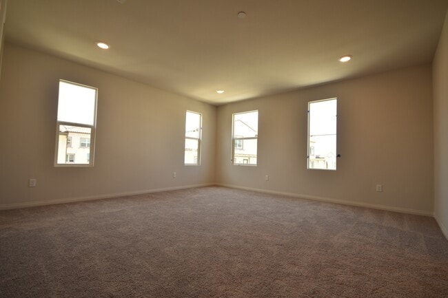 Building Photo - 656 Martina St