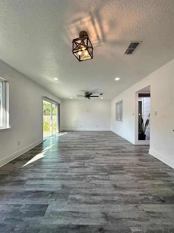 Building Photo - 516 Pigeon Cir