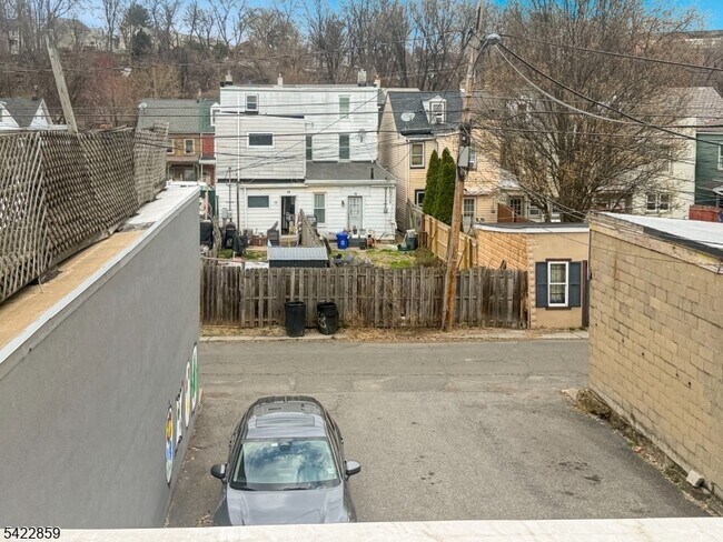 Building Photo - 403 S Main St