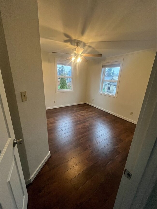 Building Photo - Charming home in a great neighborhood