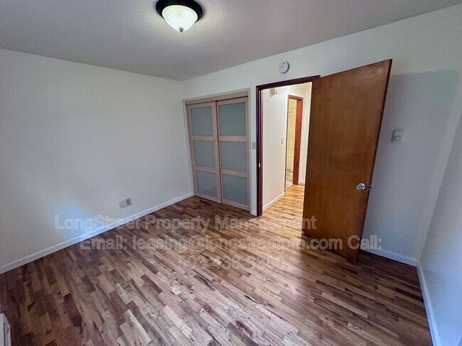 Building Photo - 121 SE 30th Pl