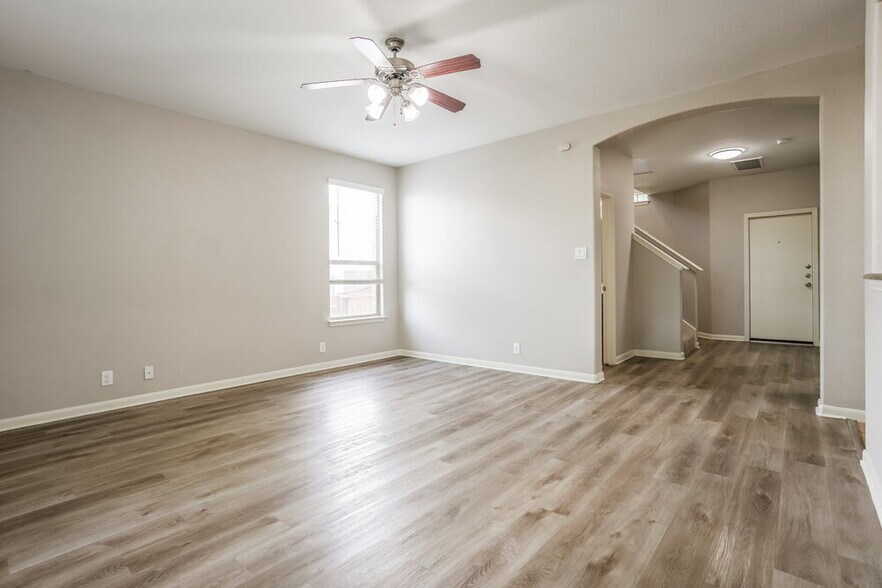 Building Photo - 1303 Sunny Meadows Loop