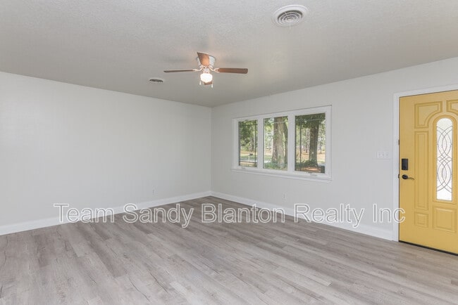 Building Photo - 3995 Tom Ln Dr