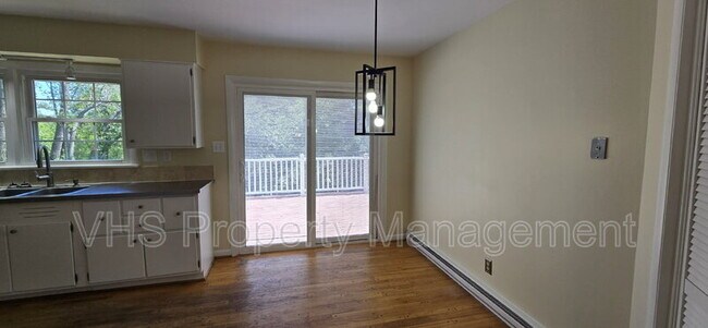 Building Photo - 7297 Moss Ln