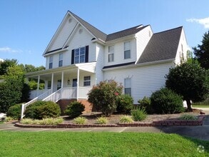 Building Photo - Spacious 2 story with double garage in Jam...