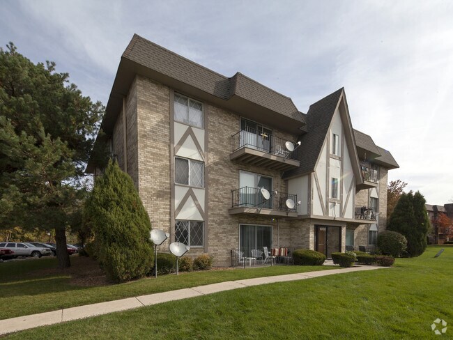 Building Photo - 10735 Green Meadows Dr