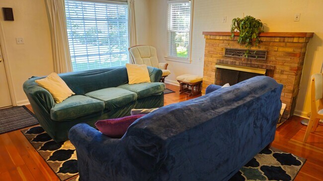 Building Photo - Charming 3 bedroom, 2 bathroom Home by the Foothills and Close to Downtown Boise
