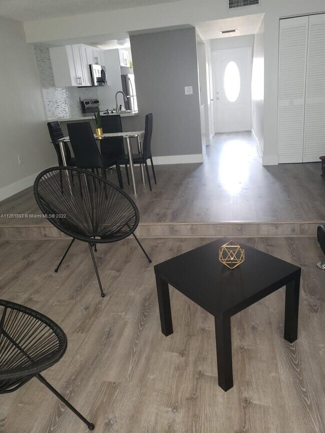 Building Photo - 318 NW 107th Ave