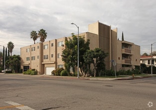 Building Photo - 1301 N Mansfield Ave