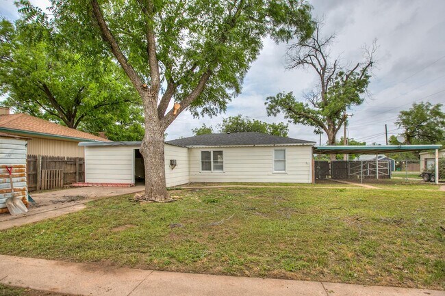 Building Photo - Very nice 3 bedroom home in Santa Rita AVAILABLE NOW!
