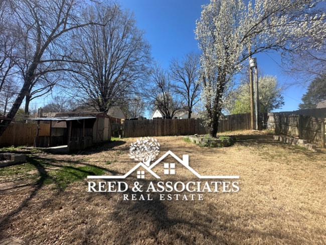 Building Photo - Spacious: 3 Bedroom in Bartlett!