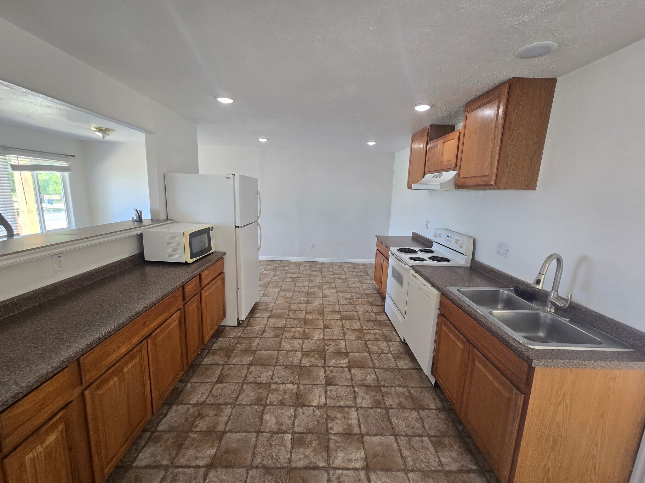 Building Photo - 509 W 200 S