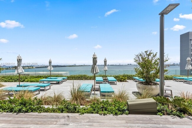 Building Photo - 480 NE 31st St