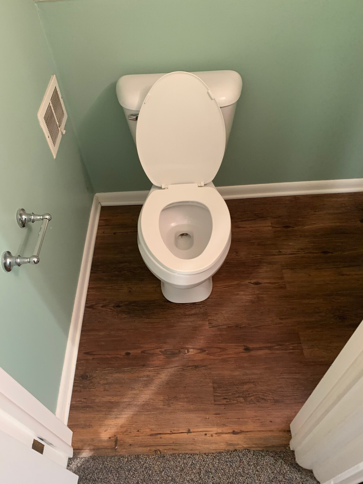 Building Photo - 1556 Thames Dr