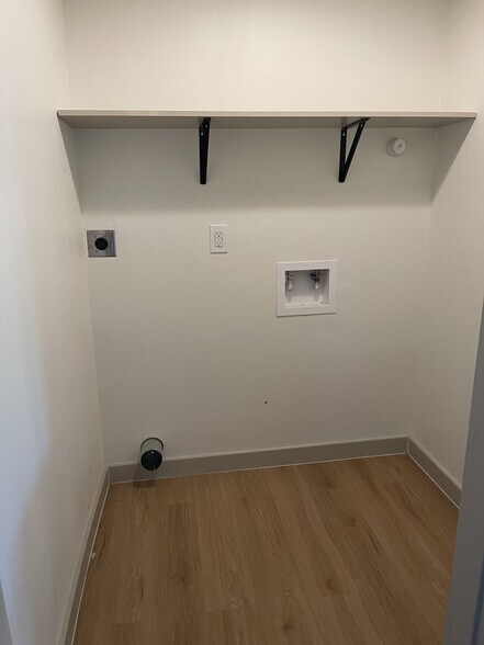 Building Photo - 337 W Merriweather St