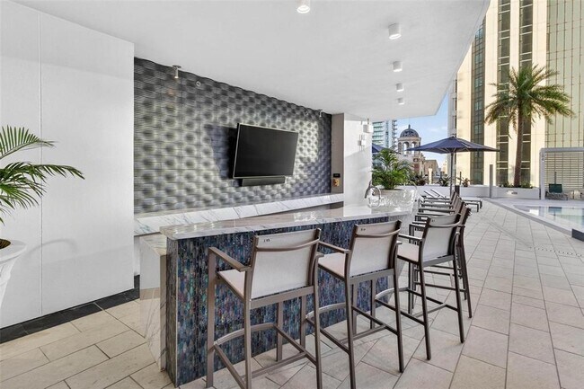 Building Photo - 275 1st Ave S