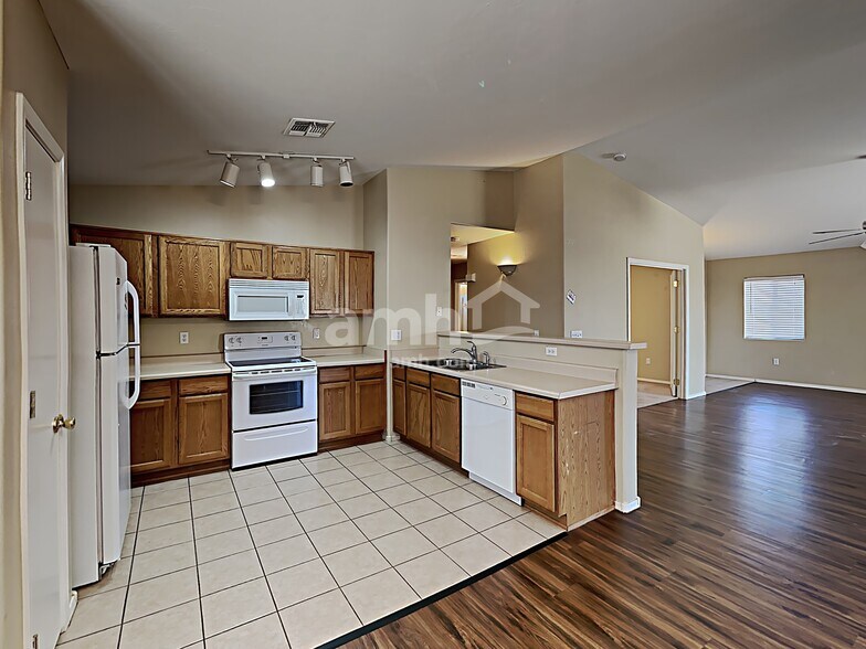 Building Photo - 11110 W Willow Field Dr
