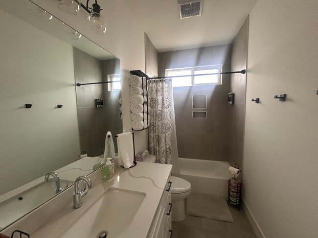 Building Photo - 307 Talons Dr