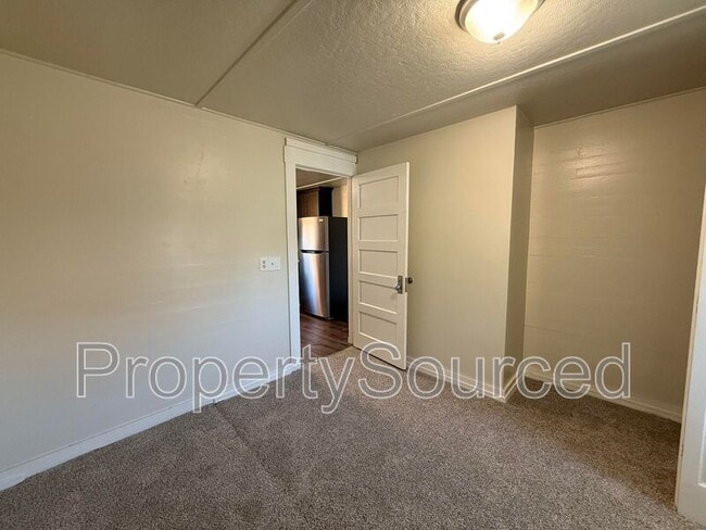 Building Photo - 208 N Acacia Ave