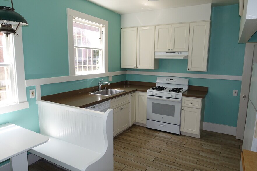 Building Photo - 2343 Dwight Way