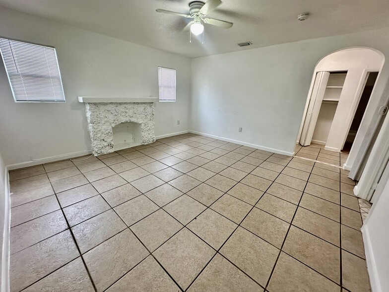 Primary Photo - 6136 N Miami Ave