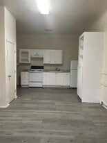Building Photo - 446 S Texas Ave