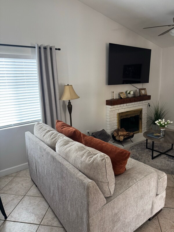 Building Photo - 14150 Green Vista Dr