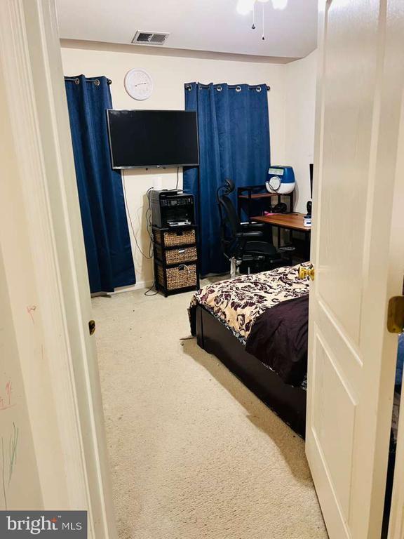 Building Photo - 22587 Welborne Manor Square