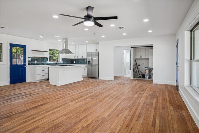 Building Photo - 9946 Kilarney Dr