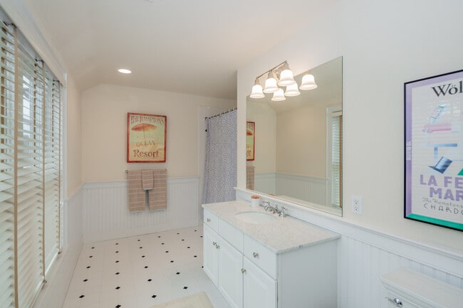 Building Photo - 21 Fieldview Ln