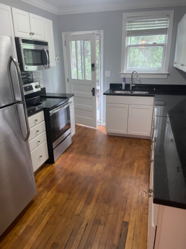 Building Photo - 3407 River Dr