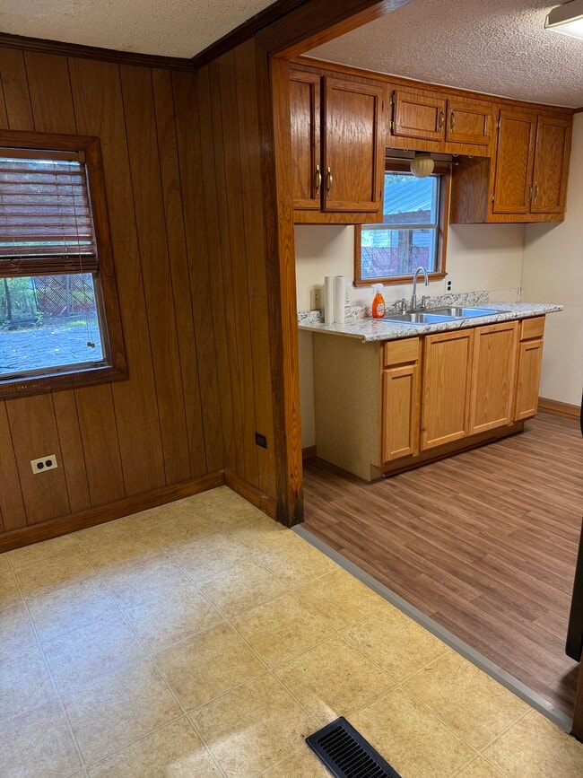 Building Photo - 1320 N Highland Ave