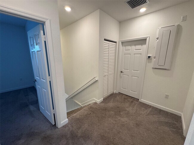 Building Photo - 1606 SW 28th Ct