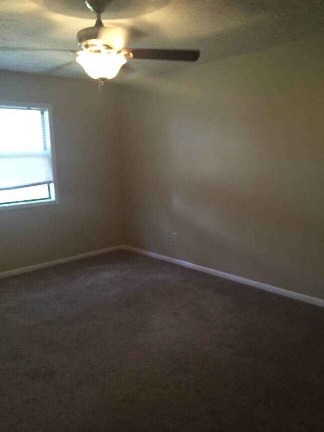 Building Photo - Great 3/2 House for Lease