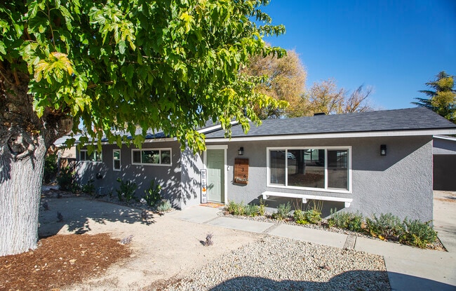 Building Photo - 136 Olive St