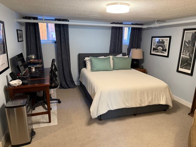 Building Photo - LOCATION LOCATION! This stunning remodeled bungalow has 4-beds and 2-baths w/ an office and is lo...