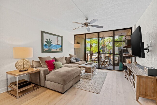 Building Photo - 21 Royal Palm Way
