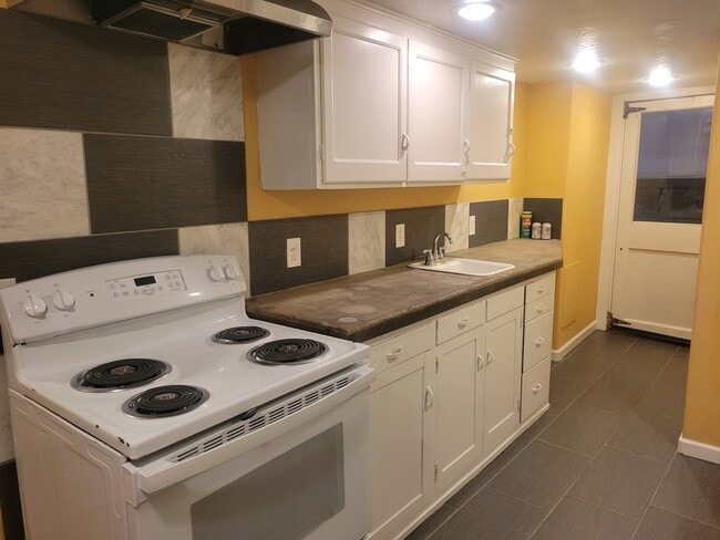 Building Photo - 511 Eddy Ave