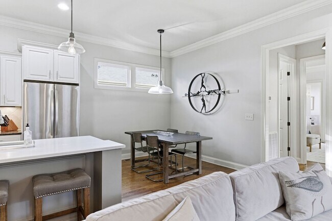 Building Photo - 1306 Jewell Ave