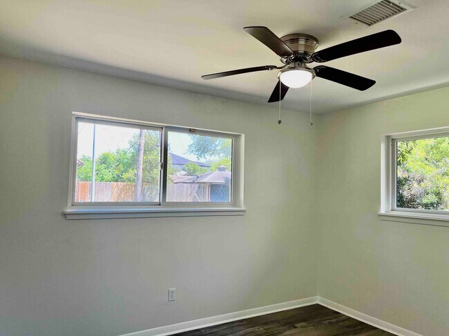 Building Photo - 8106 Mullins Dr