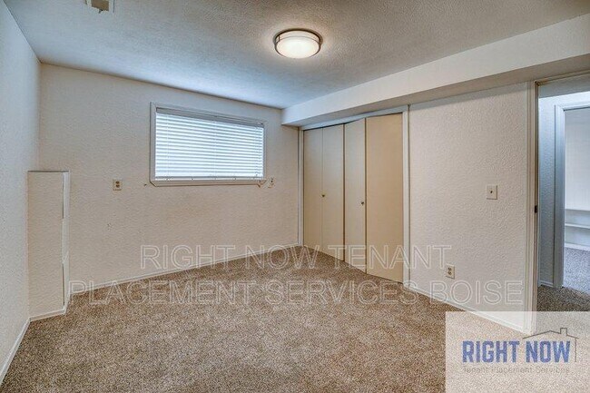 Building Photo - 10763 W Hinsdale St