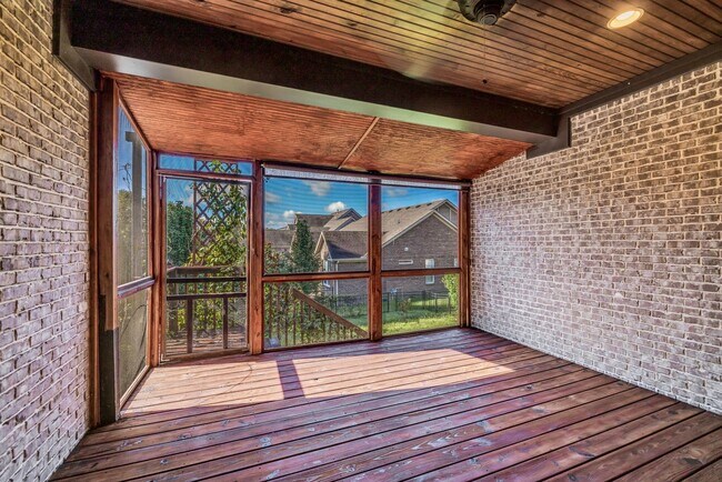 Building Photo - Stunning rental home on a premium lot in s...