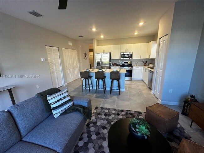 Building Photo - 2288 SE 30th St