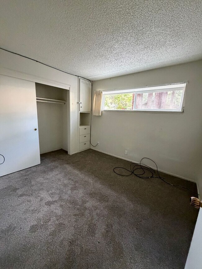 Building Photo - Upgraded Condo in Quiet Condominium Complex